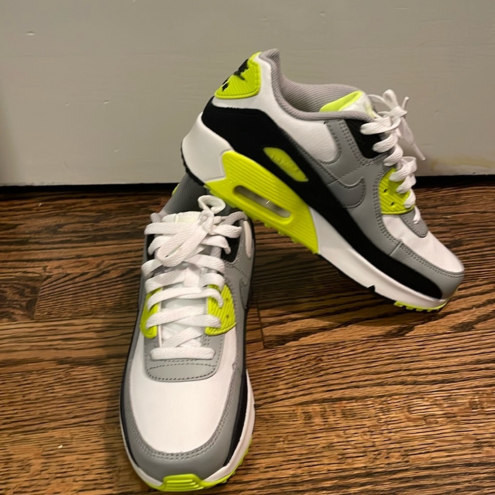 EUC like new grade school Nike air max 90